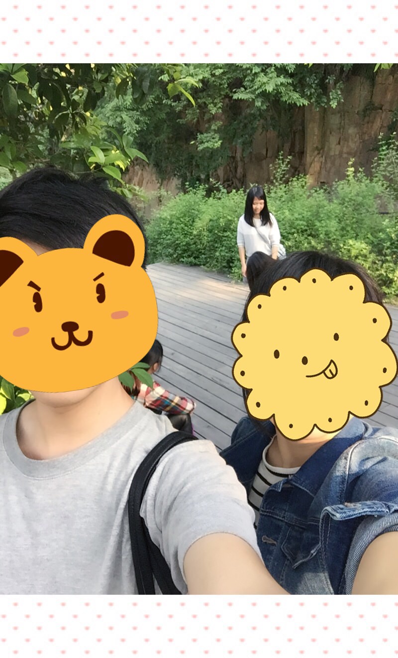 如你们所见是两个好看的童鞋